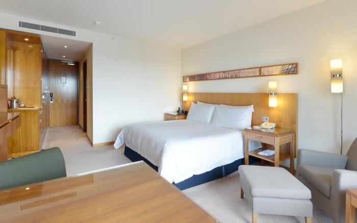 Canary Riverside Plaza Hotel