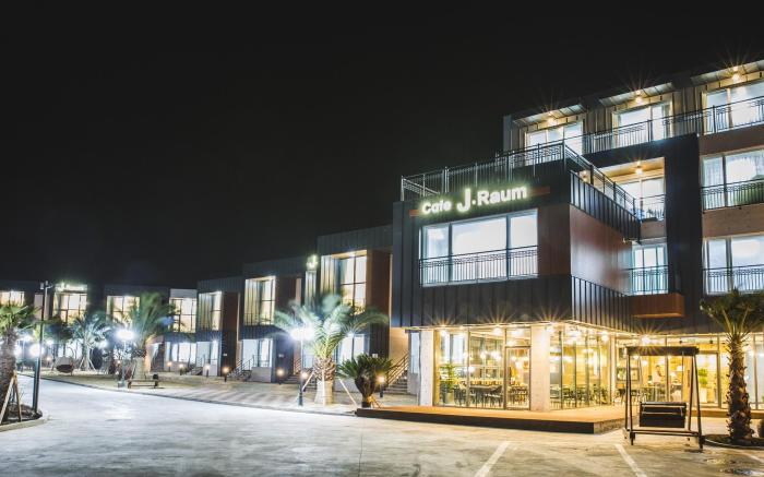 J Raum Boutique Pension