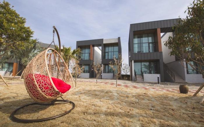 J Raum Boutique Pension