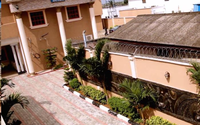 HI POINT HOTEL AND SUITES