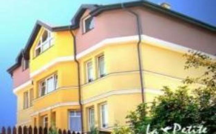 La Petite APARTMENTS & ROOMS