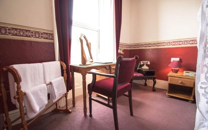 Pinegrove Hotel