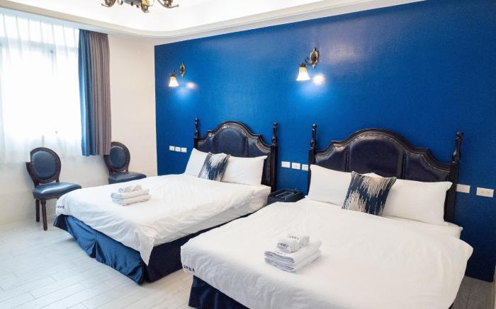 welcome the sun enjoy the moon