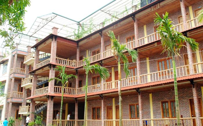Ho Nui Dinh Hotel