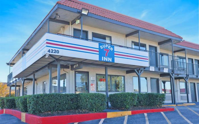 Super 7 Inn by Hotel O Dallas I 20