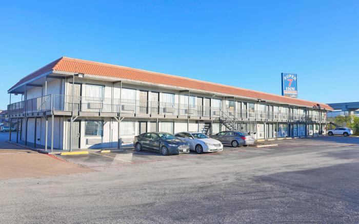 Super 7 Inn by Hotel O Dallas I 20
