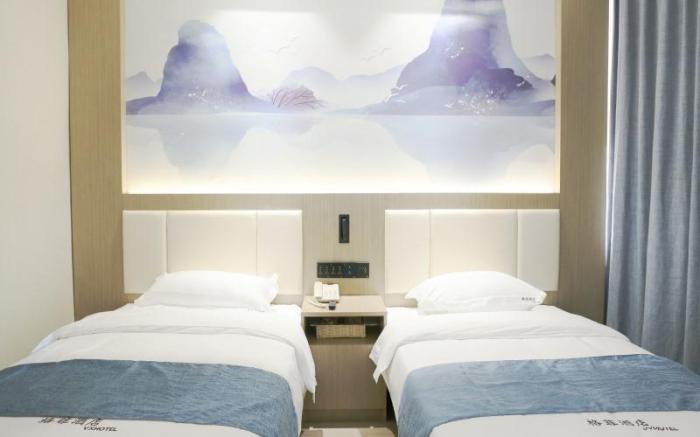 VX Hotel South Railway Station Guangming Road Metro Station