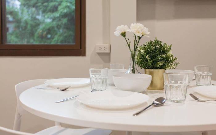 S3 Silom central, large room, full kitchen, WIFI,