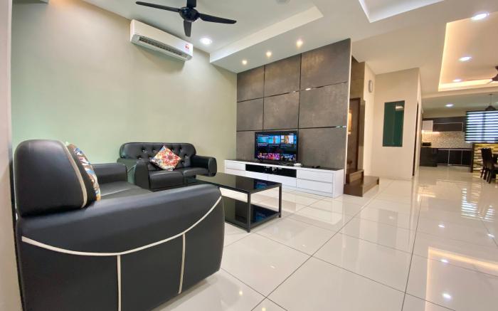Luxury Townhouse II | Private 5 Star, 14Pax |