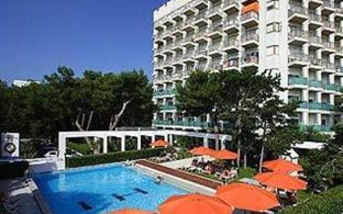 International Beach Hotel