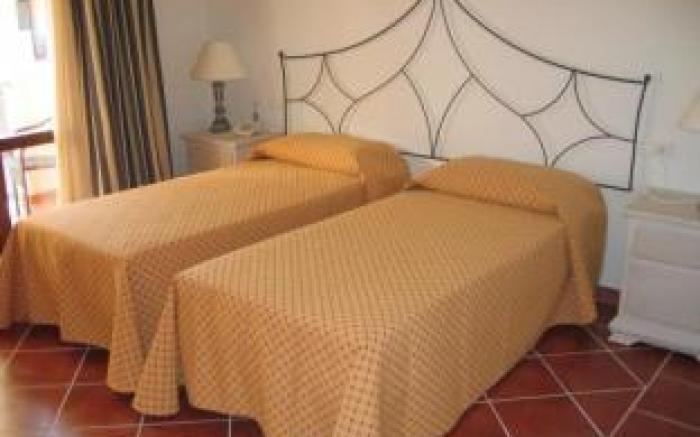 Hotel Monti Di Mola