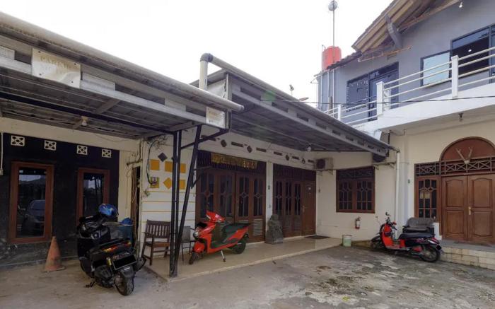 RedDoorz Plus near Trans Studio Cibubur 2