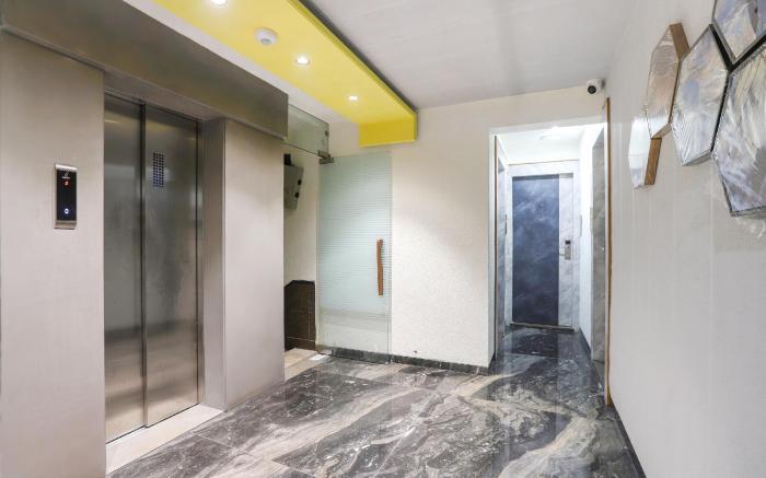 OYO 43037 Hotel Diamond Plaza