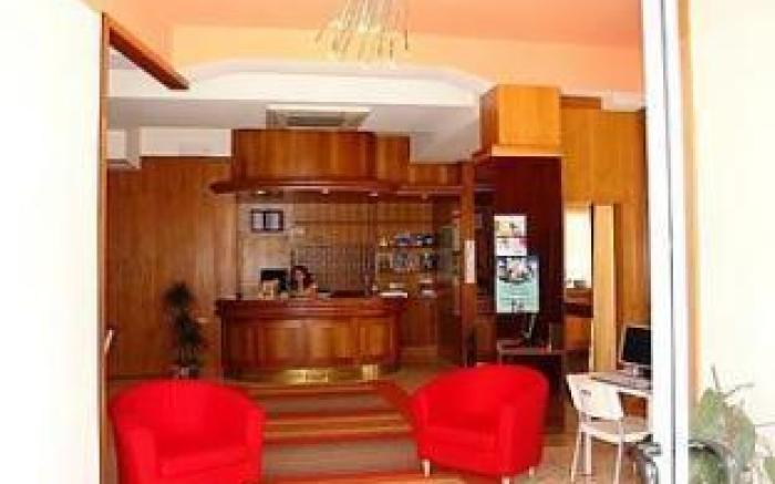 Hi Hotels Sirmione - Lakeview Pool