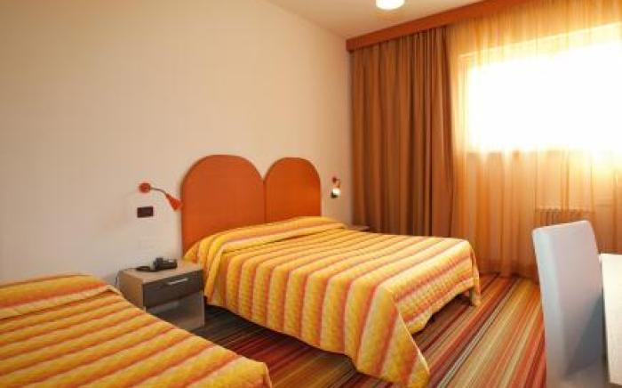 Hi Hotels Sirmione - Lakeview Pool