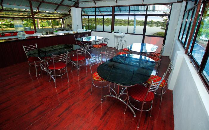 Munroe Island Lake Resorts