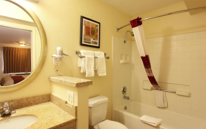 California Inn and Suites