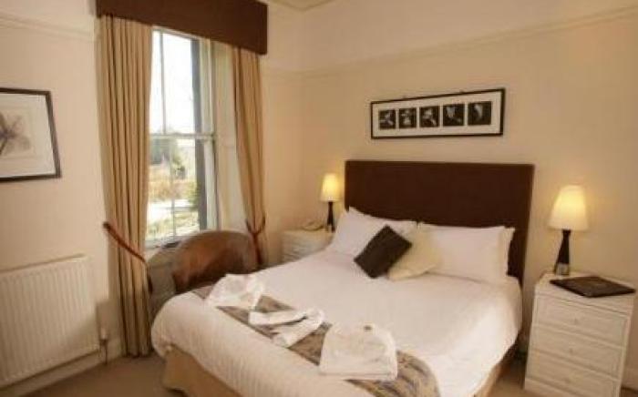 Poppies Hotel