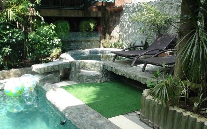 MB's Garden Inn