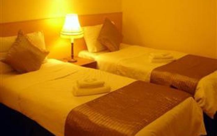 OYO The Firs Lodge London Heathrow 
