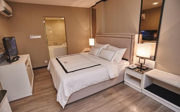 Corsica Hotel