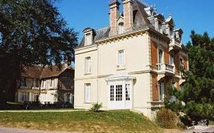 Les Villas d'Arromanches, Teritoria