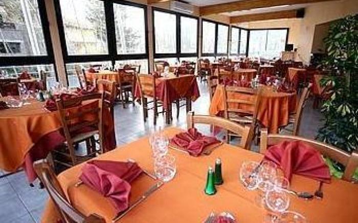 Logis Hotel Restaurant Auberge Les Rives de l'Arzon