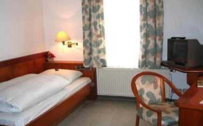 Engel Hotel + Diner