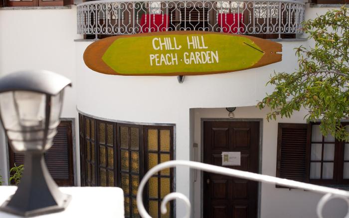 Ericeira Chill Hill Hostel and Private Rooms - Peach Garden