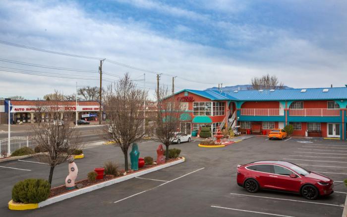 Sandia Peak Inn Old Town ABQ, a Howard Johnson by Wyndham
