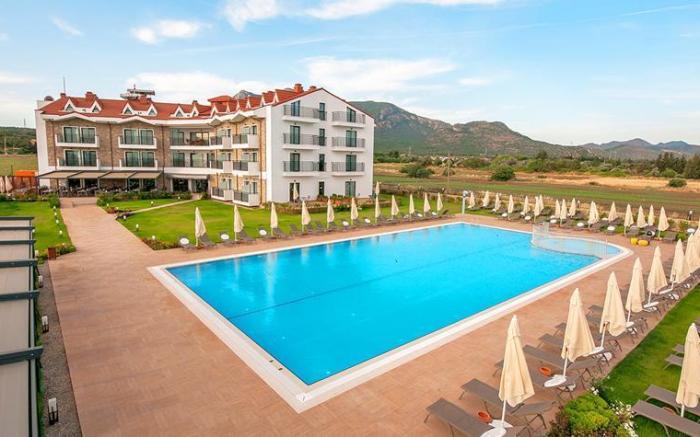 Acroter Hotel & Spa