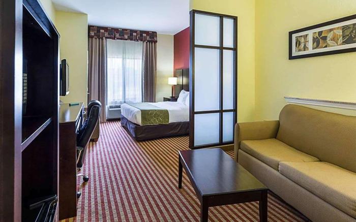 Days Inn & Suites by Wyndham Houston / West Energy Corridor