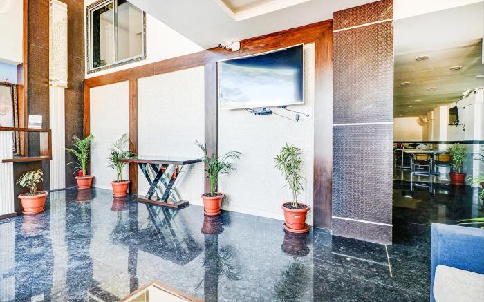 FabHotel Meera Palace