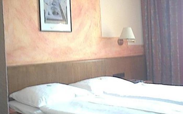 enjoyHotel garni Korntal Stuttgart b&b Parkplatz Sprinter Penny eTank