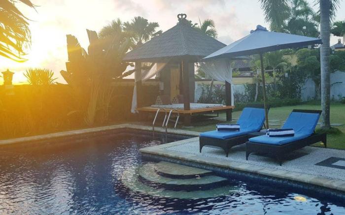 Amazing 2BR Private Pool Near GWK Cultural Park