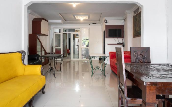 RedDoorz near Manhattan Times Square Medan 2