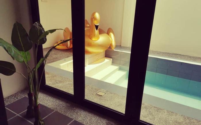 Batu Pahat Swimming Pool Homestay