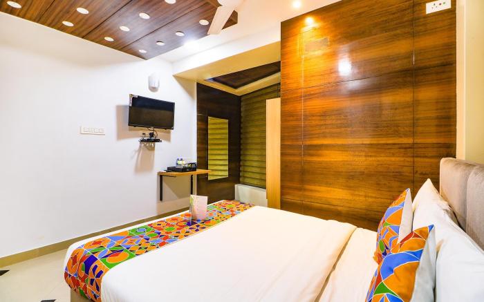 FabHotel Azure Sky - Nr. Ruby Hospital