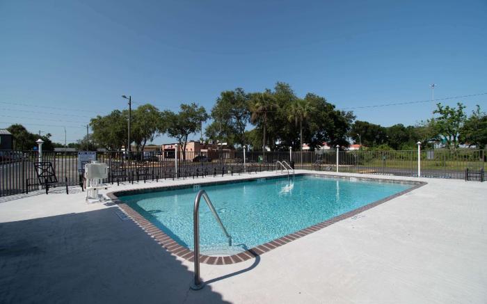 Motel 6 Tampa, FL