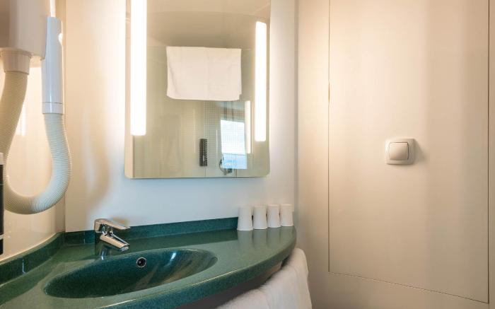 B&B HOTEL Calais Terminal Cite de l Europe 3 etoiles