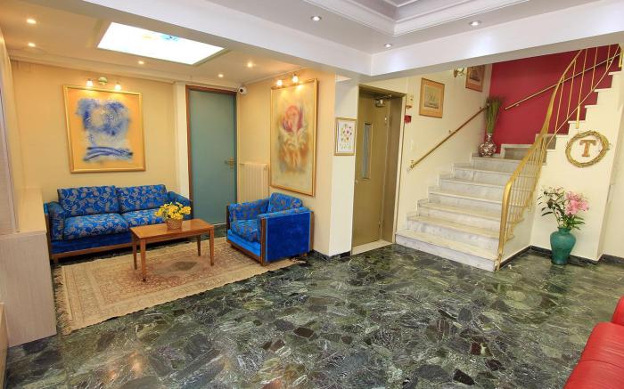 Triton Hotel Piraeus