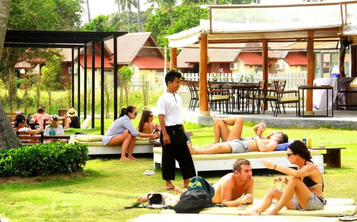 INFINITY Beach Club Hostel Koh Phangan