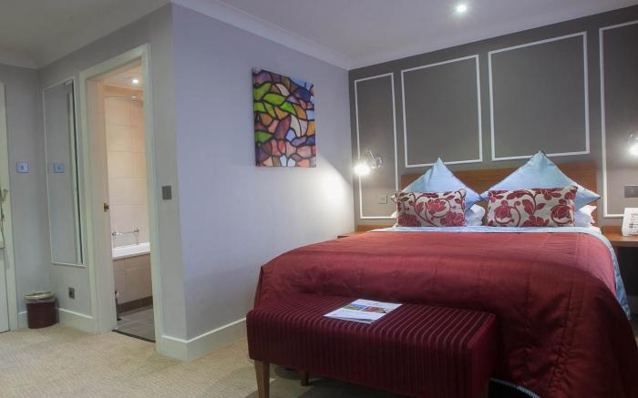 London Chigwell Prince Regent Hotel Signature Collection by Best Western
