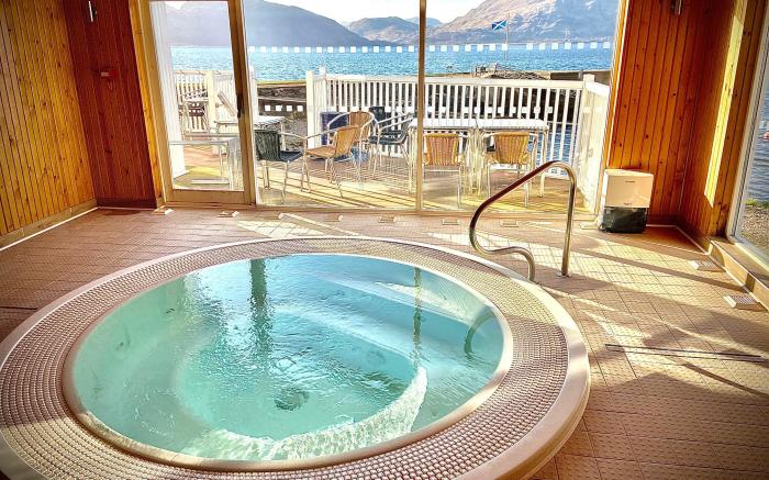 Hollytree Hotel and Swimming Pool