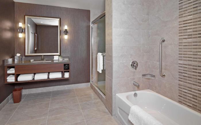 DoubleTree by Hilton West Edmonton