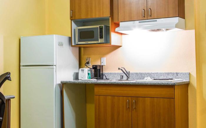 Rodeway Inn & Suites
