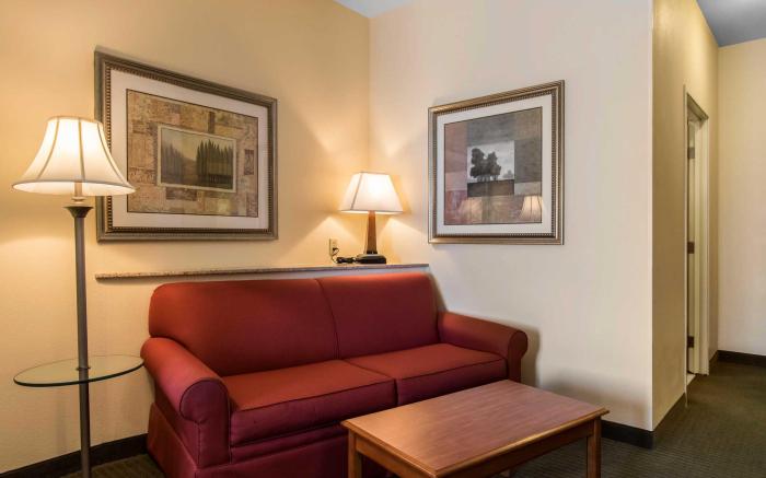 Comfort Suites