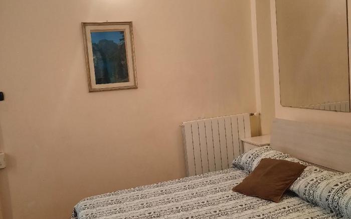 Comfortable one bedroom apartment with parking space in the center of Genoa