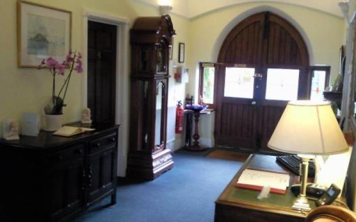 Trumbles Gatwick B&B