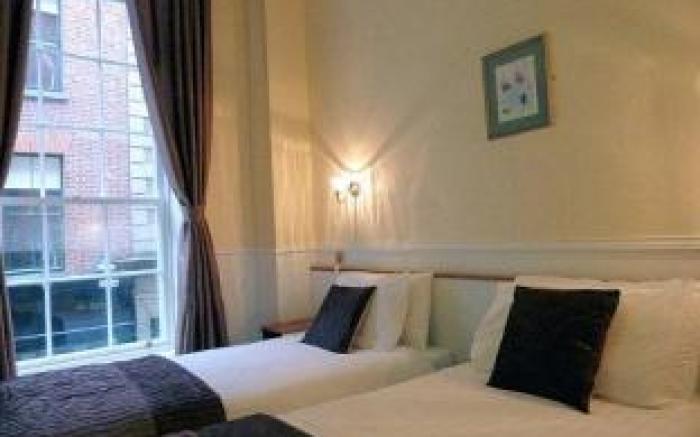 Riverhouse Hotel